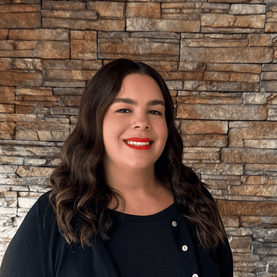 Portrait of Anna Chavez, a professional stylist at Enmoda Salon x Spa, showcasing their expertise and style.
