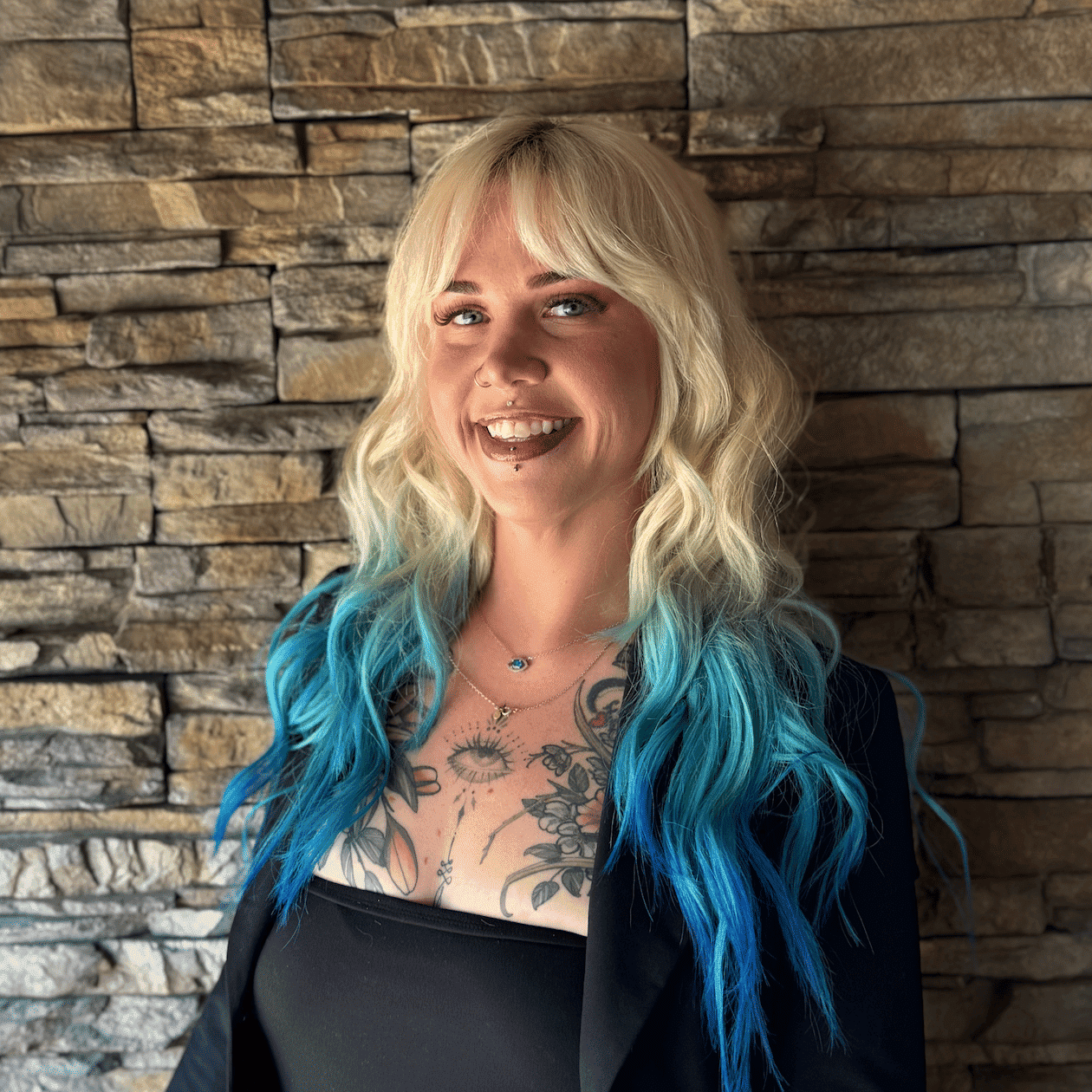 Portrait of Taylor Hart, a professional stylist at Enmoda Salon x Spa, showcasing their expertise and style.